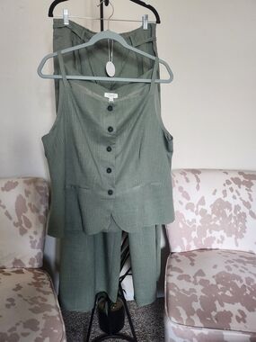 Green Button-Front Tank & Wide-Leg Pants Set